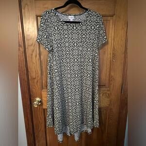 LuLaRoe Carly Dress Swing High Low Dress Black Cream T Shirt Flowy Small NWT